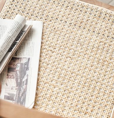 Embalaje de correo Silla de comedor de madera sólida con diseño moderno y rotín apilable