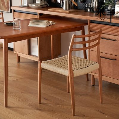 Silla de comedor de madera sólida de diseño moderno con cordón de papel tejido y acabado de nitrolaca dentro de su presupuesto