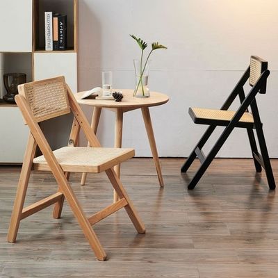 NO Silla de madera sólida moderna plegada con comedor de ratán Silla plegada de ratán en la naturaleza colores populares
