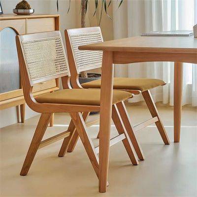 Silla de comedor de madera sólida y rotinado con brazo de comedor de diseño moderno para muebles comerciales