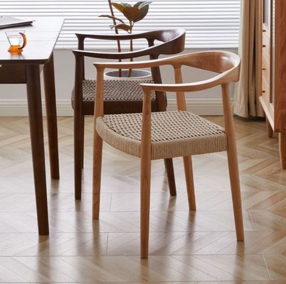 Silla de comedor de hotel de lujo con asiento de cordón tejido y construcción de madera sólida