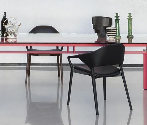 Diseño nórdico Moderno de madera sólida de cuero de comedor silla de restaurante en blanco / negro / vino tinto / rojo para asientos resistentes 2023