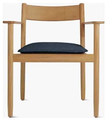 Silla tapizada de madera para bodega y elegante experiencia gastronómica