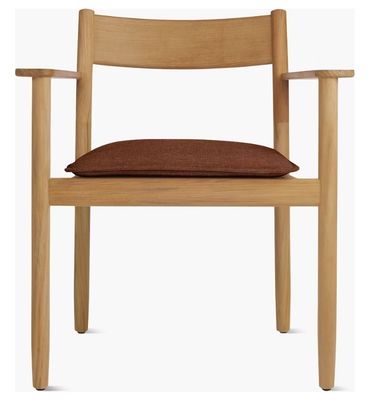 Silla tapizada de madera para bodega y elegante experiencia gastronómica