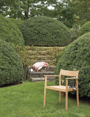 Silla tapizada de madera para bodega y elegante experiencia gastronómica