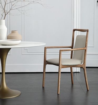 Inicio Muebles Generales Diseño italiano Moderno Madera sólida de PU Cuero Sala de comedor Silla de restaurante con reposabrazos