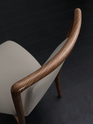 Inicio Muebles Generales Diseño italiano Moderno Madera sólida de PU Cuero Sala de comedor Silla de restaurante con reposabrazos
