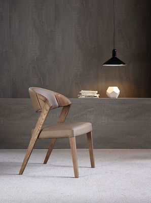 Muebles de comedor de lujo italiano de diseño moderno silla de café de madera sillas apiladas para comidas sofisticadas