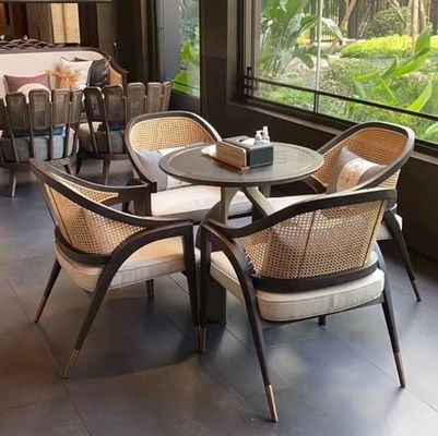 Silla de comedor robusta con marco de madera de Ashwood La combinación perfecta de robustez y estilo