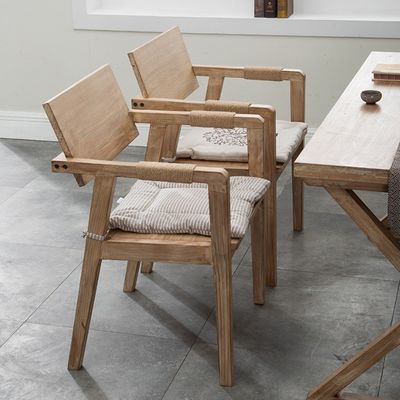 Silla de comedor de diseño japonés moderna silla de restaurante de madera sólida con reposabrazos y material de cubierta de madera de caucho
