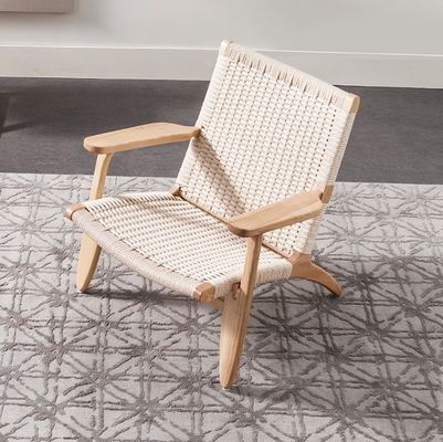 Muebles de salón de estilo moderno silla de comedor de madera maciza con asiento de cordón tejido y brazo de madera en natural / nuez / negro