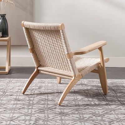 Muebles de salón de estilo moderno silla de comedor de madera maciza con asiento de cordón tejido y brazo de madera en natural / nuez / negro