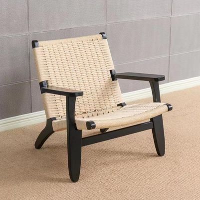 Muebles de salón de estilo moderno silla de comedor de madera maciza con asiento de cordón tejido y brazo de madera en natural / nuez / negro