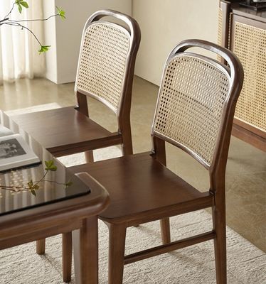Muebles de sala de estar acabado Nitrolacquer silla de comedor de madera sólida para diseño de ocio de ratán