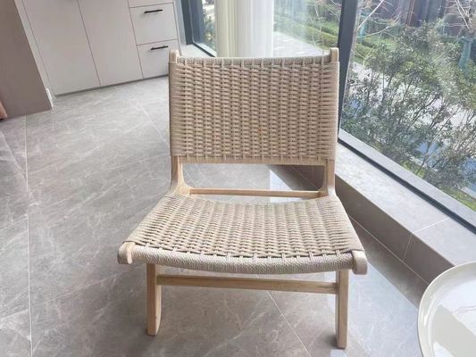 Nuestra silla de relajación de muebles de madera en colores personalizados para una comodidad incomparable
