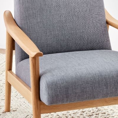 Agregue comodidad y elegancia a su sala de estar con la silla de sofá de madera W67*D79*H78 CM