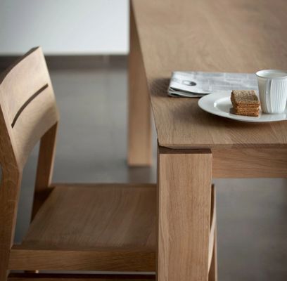 Casa Muebles Mesa de comedor de madera maciza en color natural para el comedor moderno