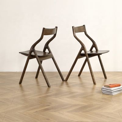 Silla de restaurante de madera de lujo de estilo moderno con diseños y materiales aceptables para el cliente