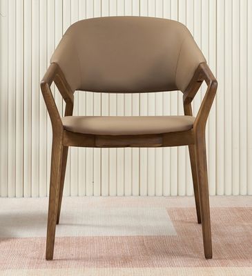 2023 Diseño moderno de madera maciza de cuero PU silla de brazos para comedor para cafeterías añadir encanto a su restaurante