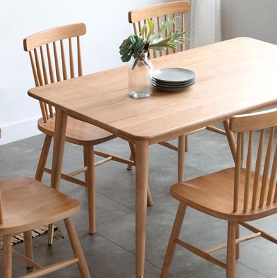 Estilo robusto Moderno Diseño sencillo Color de nuez estadounidense Mesa de comedor de madera sólida Asiento
