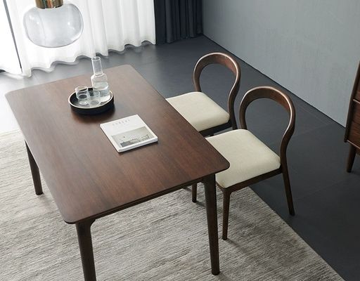 Moderna mesa de comedor y silla de madera nórdica con marco de madera de caucho para oficina en el hogar