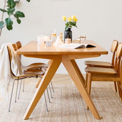Tablas y sillas de madera sólida para restaurantes de madera rectangular Conjunto de mesa de comedor en diseño moderno
