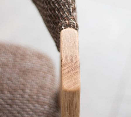 Embalaje de correo Artista de tela de estilo nórdico hogar ocio silla de comedor de madera sólida con marco de madera de caucho