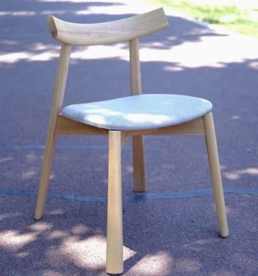 Tejido/Esponja de espuma Material de cubierta estilo nórdico Paddle Ocio Silla de comedor de cafetería Silla de tapicería para el hogar Silla de madera maciza