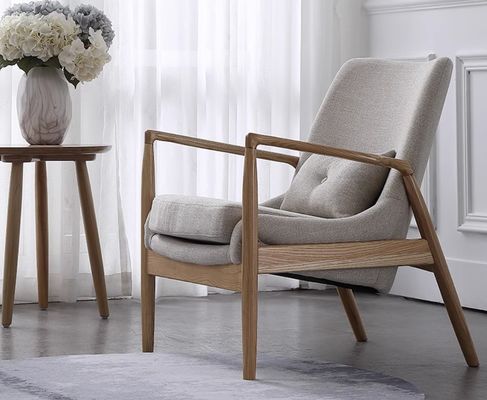 Muebles de salón sillas de madera resistentes sofá con reposabrazos y cojines tapizados