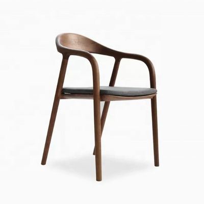 Armrest de madera sólida moderna francesa silla de comedor de madera en el paquete de correo para muebles de sala de estar de lujo