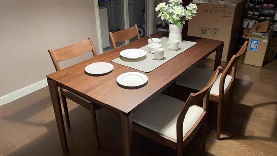 Silla de comedor de madera sólida con cojín cómodo en la naturaleza colores populares para restaurante contemporáneo