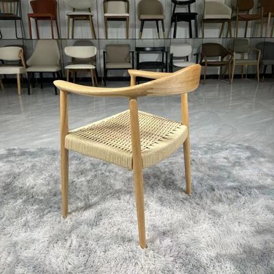 Silla de elevación de madera maciza Silla de brazo de comedor moderno con asiento de cuerda duradero y función de elevación