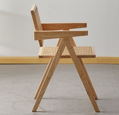 Silla de comedor moderna de ratán con marco de madera sólida en natural / nuez