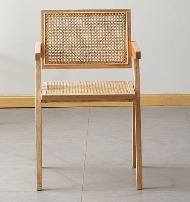 Silla de comedor moderna de ratán con marco de madera sólida en natural / nuez