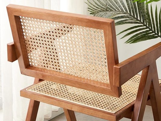 Silla de comedor moderna de ratán con marco de madera sólida en natural / nuez
