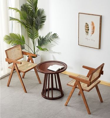 Silla de comedor moderna de ratán con marco de madera sólida en natural / nuez