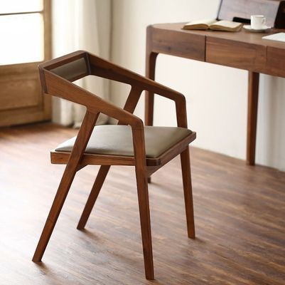 Casa Muebles de diseño nórdico moderno silla de comedor de madera con madera maciza y cuero PU
