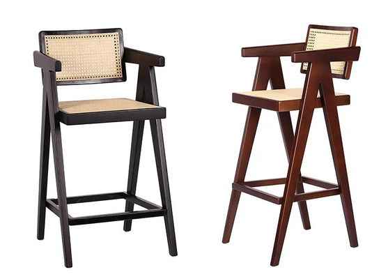 Silla de taburete de bar de madera maciza con respaldo y brazos natural / nuez / negro