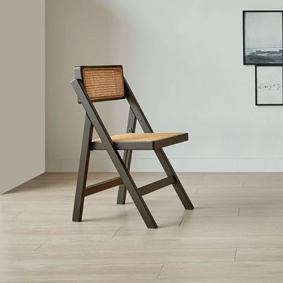 Silla de bodas de madera marrón moderna Silla plegable de ratán para comidas de oficina y bodas en estilo natural
