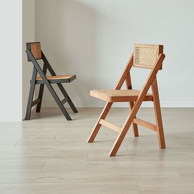 Silla de bodas de madera marrón moderna Silla plegable de ratán para comidas de oficina y bodas en estilo natural