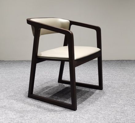 Silla de comedor de cuero PU de madera sólida en diseño nórdico y color negro / nuez / personalizado para comer moderno