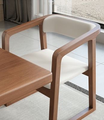 Silla de comedor de cuero PU de madera sólida en diseño nórdico y color negro / nuez / personalizado para comer moderno
