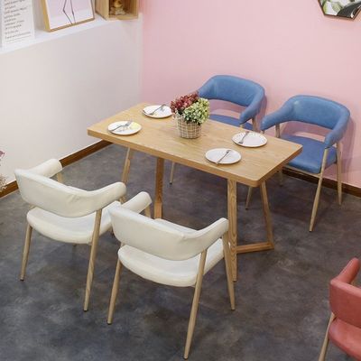 Silla de asiento blando de estilo moderno para el salón y el hotel Silla de comedor de madera de tejido sólido de diseño moderno