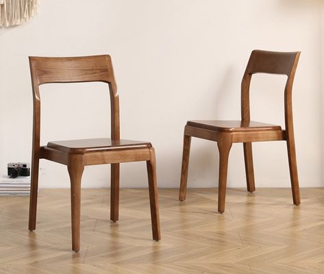 Silla de comedor de madera sólida de estilo clásico moderno marrón para asientos de restaurante en marrón