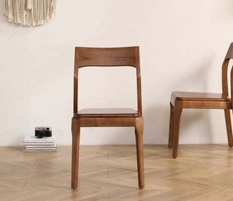 Silla de comedor de madera sólida de estilo clásico moderno marrón para asientos de restaurante en marrón