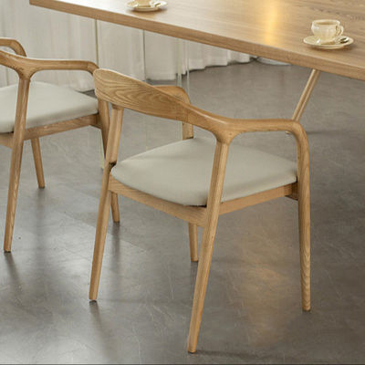 Agregue un toque de elegancia a su comedor con el diseño de estilo nórdico moderno silla de comedor con respaldo de madera de roble blanco
