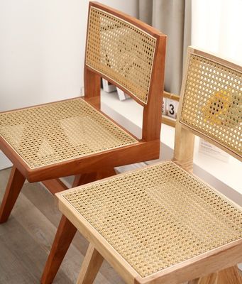 Asiento suave de madera de caucho de diseño moderno silla de comedor de rotín de madera para sala de estar y hotel