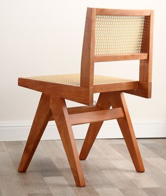 Asiento suave de madera de caucho de diseño moderno silla de comedor de rotín de madera para sala de estar y hotel