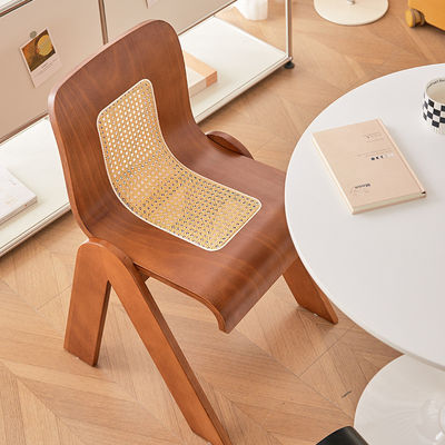 Silla de comedor de madera nórdica con acabado de nitrolacquer y marco de madera de caucho