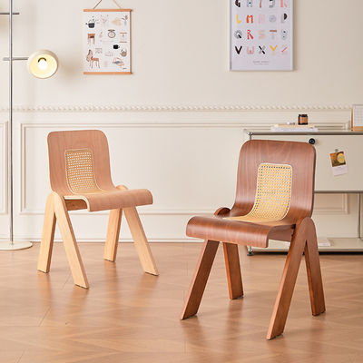 Silla de comedor de madera nórdica con acabado de nitrolacquer y marco de madera de caucho